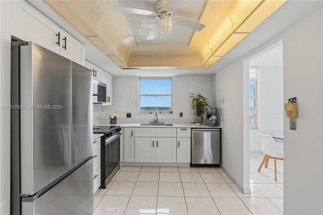Building Photo - 1351 NE Miami Gardens Dr