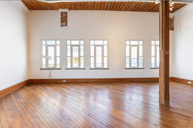 Building Photo - 161 Mangum St SW