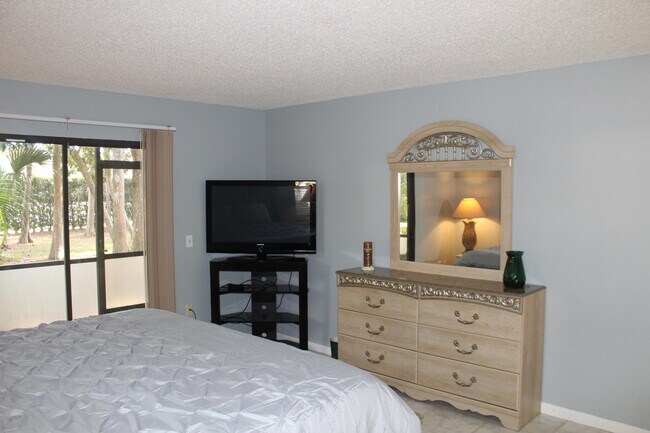 Building Photo - 13115 Belhaven Ct