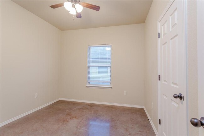 Building Photo - 421 Jack Rabbit Ln