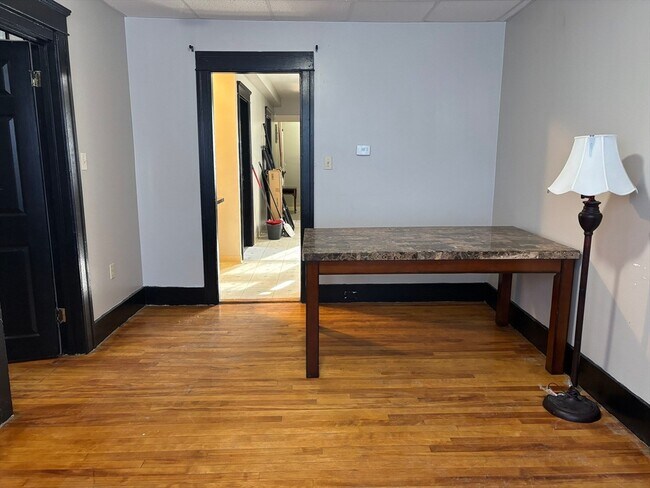 Building Photo - 26 Catharine St