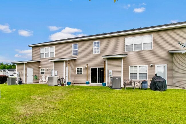 Building Photo - 102 Lamplighter Ln