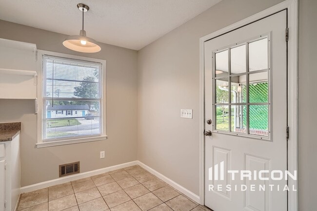 Building Photo - 455 Huntington Dr