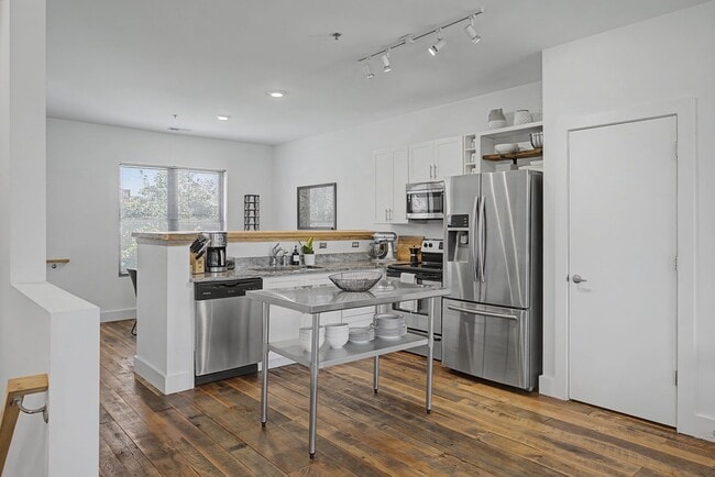 Building Photo - 1225 4th Ave S