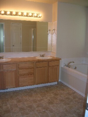 Building Photo - Nice home located in SE Boise near Les Bois Jr. High