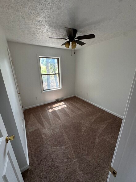 Building Photo - 861 E Saint Johns St