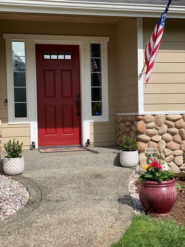 Building Photo - Silverdale 2 Story Home 4bed 2.5 bath