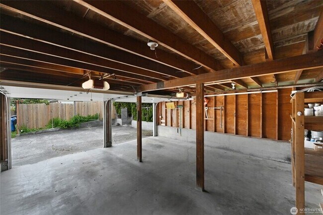 Building Photo - 2607 31st Ave W