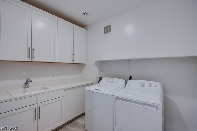 Building Photo - 2555 Hampton Rd