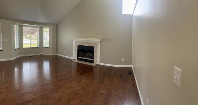 Building Photo - 2906 32nd Ave Ct SE