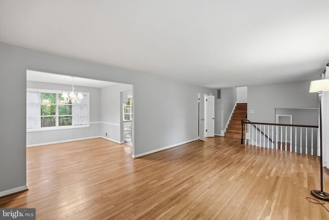 Building Photo - 809 Woodley Dr