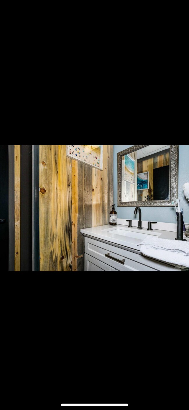 Building Photo - 4259 Brookside Dr