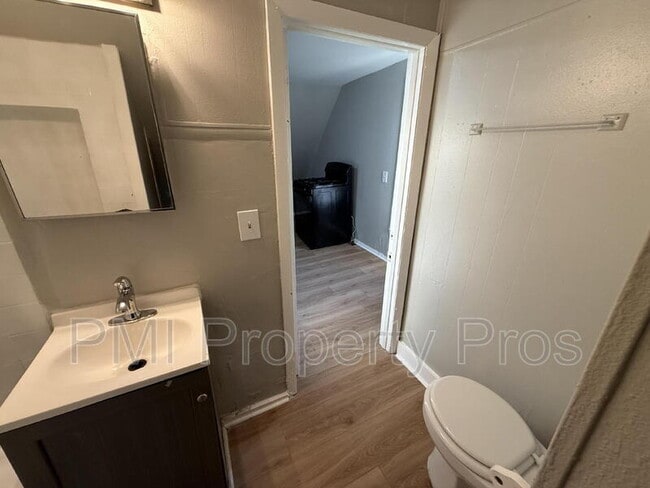 Building Photo - 3806 W Rohr Ave