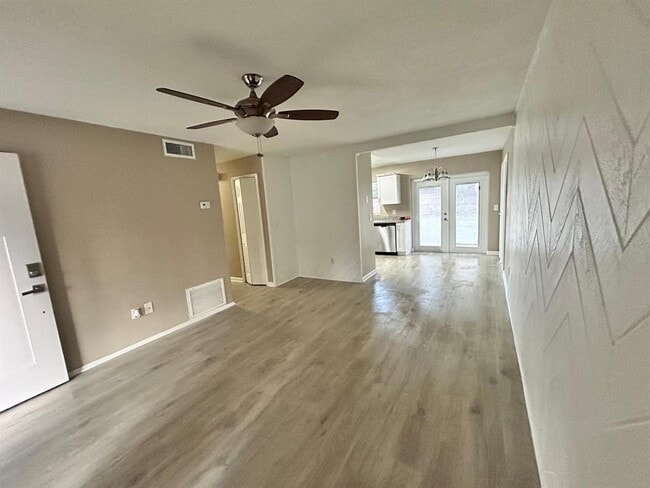 Building Photo - 3941 Wingward Ave