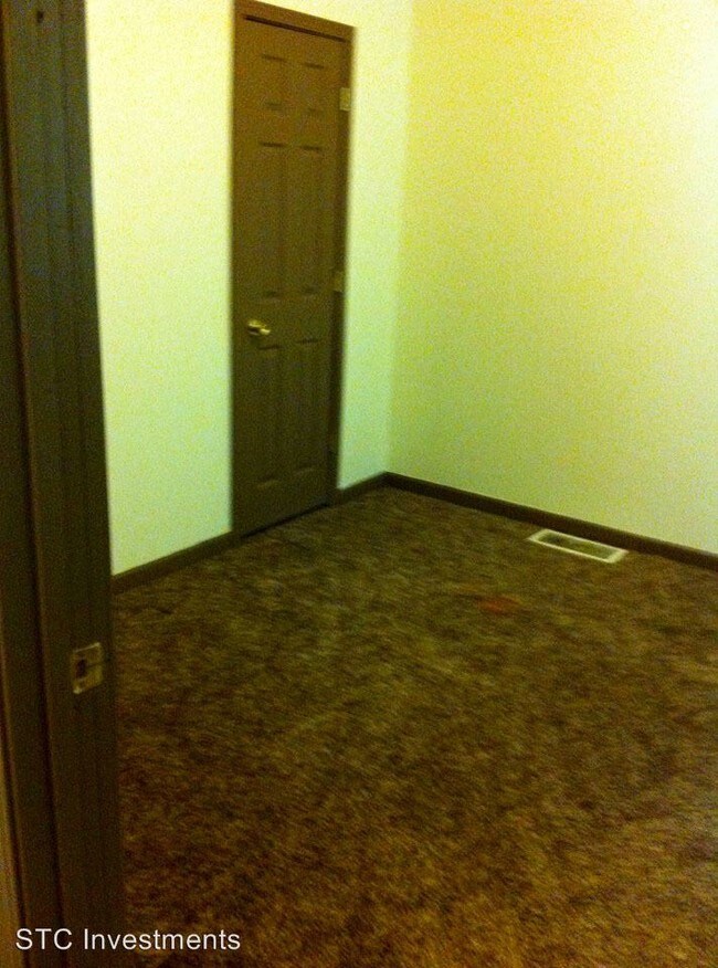 Building Photo - 2 br, 1 bath House - 402 W. McDonough