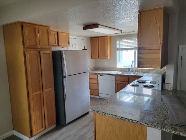 Building Photo - 3312 La Canada Dr