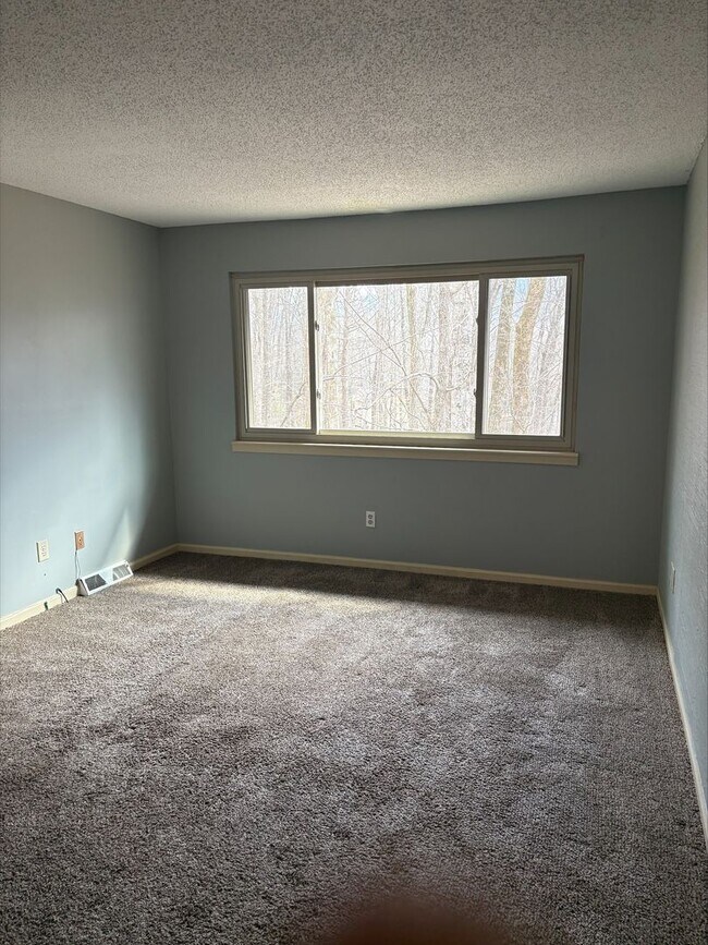 Building Photo - 2bed 2.5bath Condo Great Johnson City Location Close to ETSU