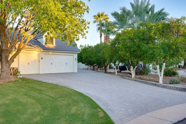 Building Photo - 8637 S Newberry Ln