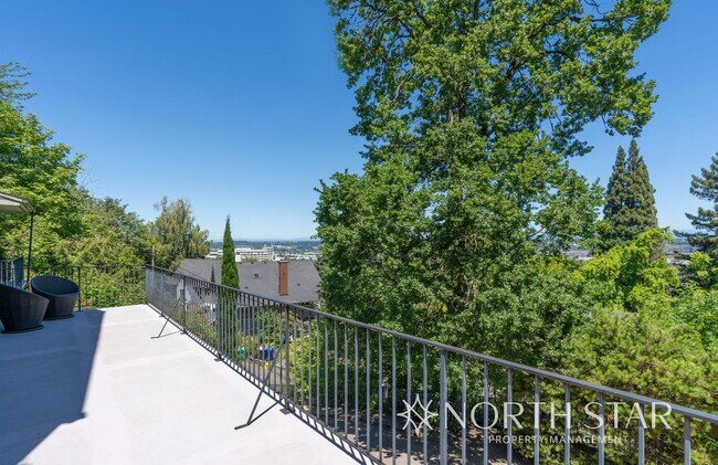 Building Photo - Stunning Views Close in NW Portland