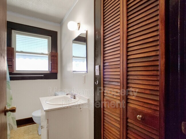 Building Photo - 311 Mc Dowell St