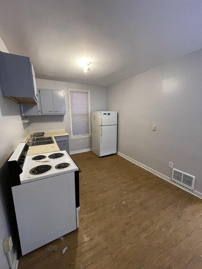 Building Photo - 456 Woodlane Ave