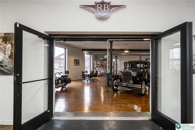 Building Photo - 107 Hamilton St