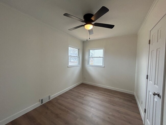 Building Photo - Newly updated 2 bedroom 1 bath home in Rock Island with Garage!