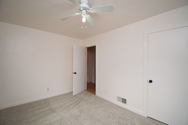 Building Photo - Bright Midvale 3 Bed – Near Fashion Place & Fort Union!!!