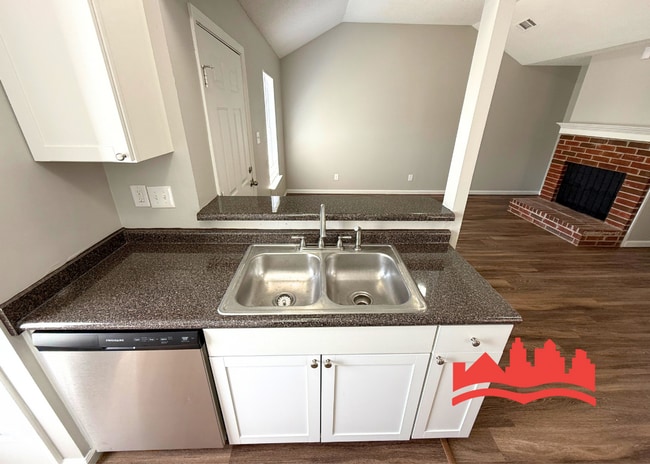 Building Photo - Welcome to 5495 Emerald Hills Dr! HALF OFF FIRST MONTH RENT!