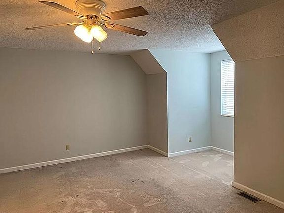 Building Photo - 2030 Silverbrook Dr