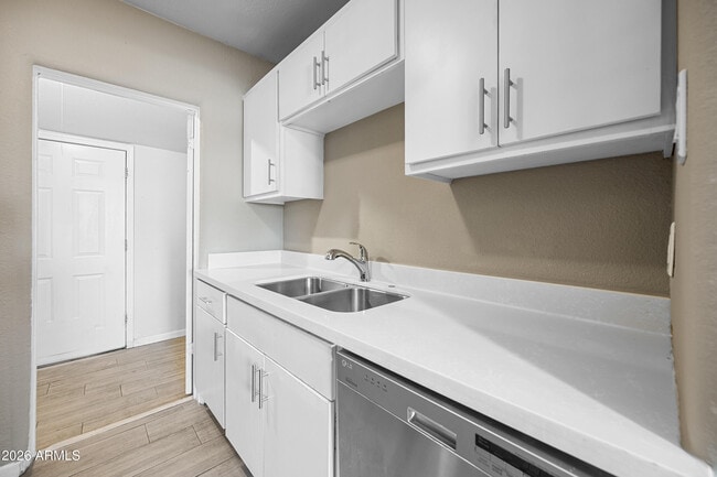 Building Photo - 907 N 22nd Pl