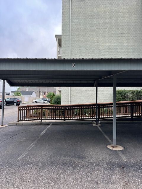 Building Photo - 770 Deer St