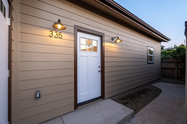 Building Photo - 335 N Olive St