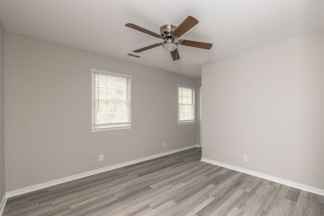 Building Photo - Beautifully Renovated 4-Bedroom Home in Ch...