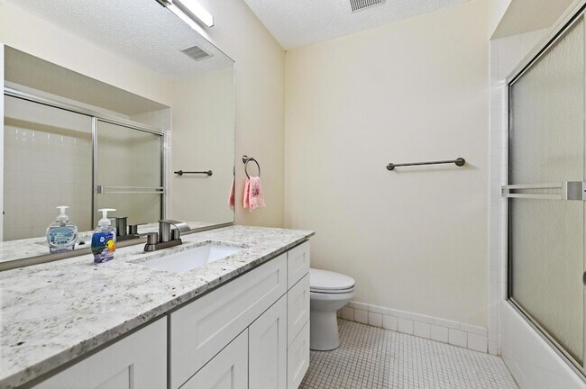 Building Photo - 8515 Lakepoint Ct