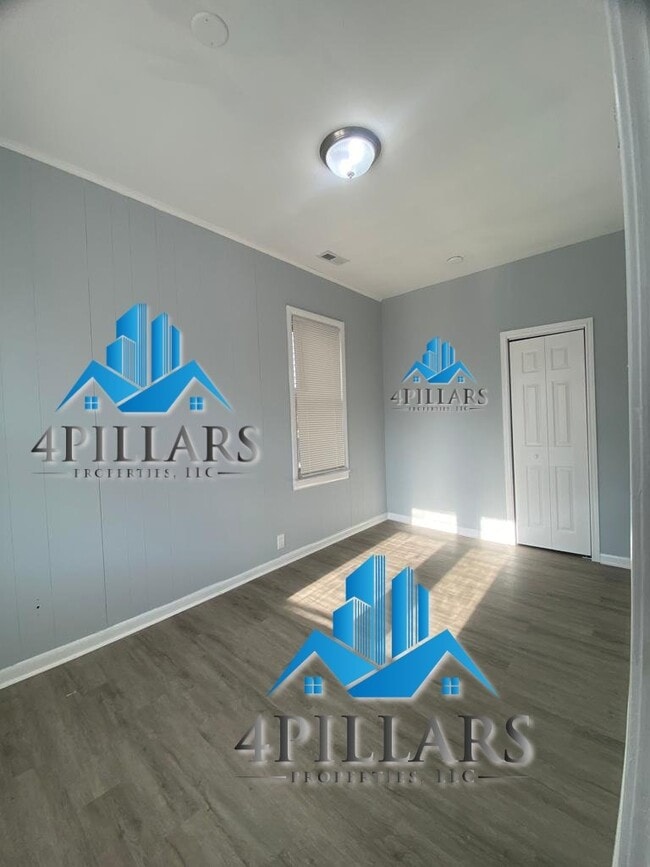 Building Photo - Charming 2 Bedroom, 1 Bath Apartment for Rent