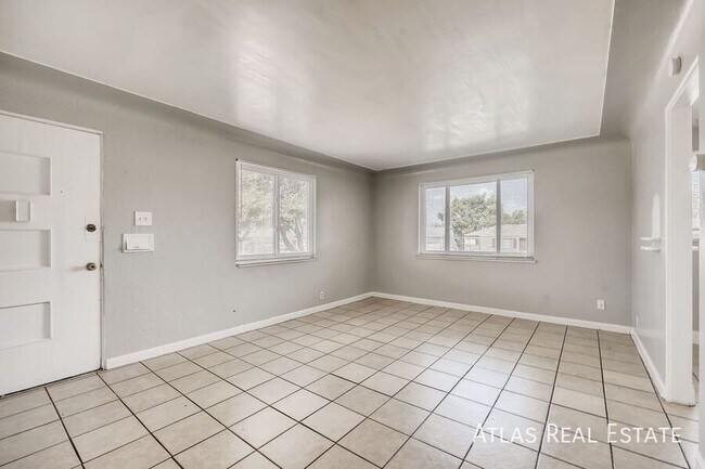 Building Photo - 1391 Lansing St