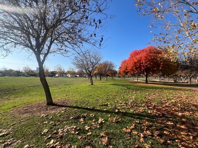 Building Photo - 800 N 8th St