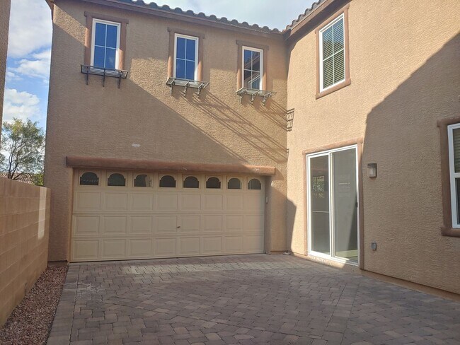 Building Photo - COMING SOON! Charming 3 bedroom with a loft!
