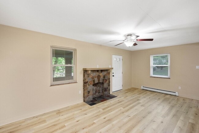 Building Photo - Stunning 3 bedroom home in Wilkins Township available June 15!