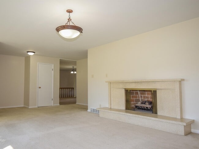 Building Photo - 241 E 900 N