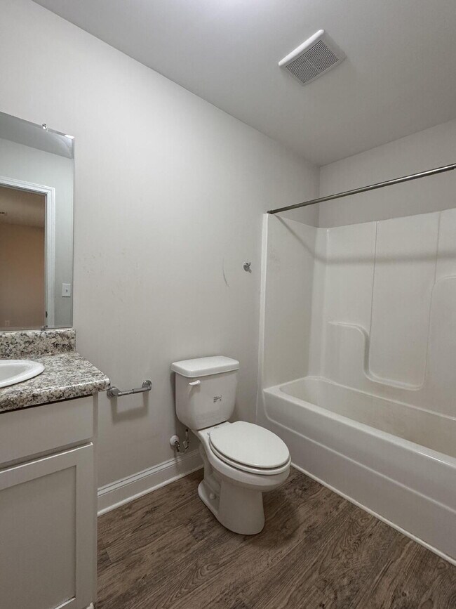 Building Photo - Sign a 12-month lease now and receive the ...