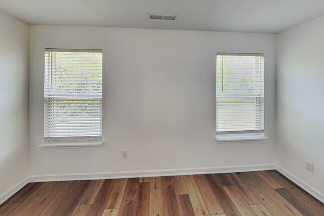 Building Photo - 10506 Broadford St