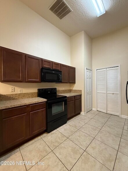 Building Photo - 2564 Golden Lake Loop