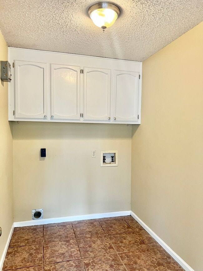 Building Photo - Home For Lease