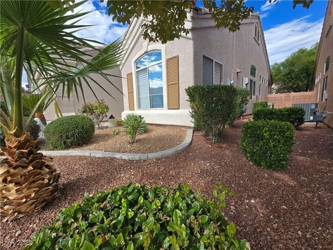 Building Photo - 9688 Emeraude Ave