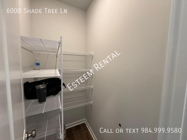 Building Photo - 6000 Shade Tree Ln