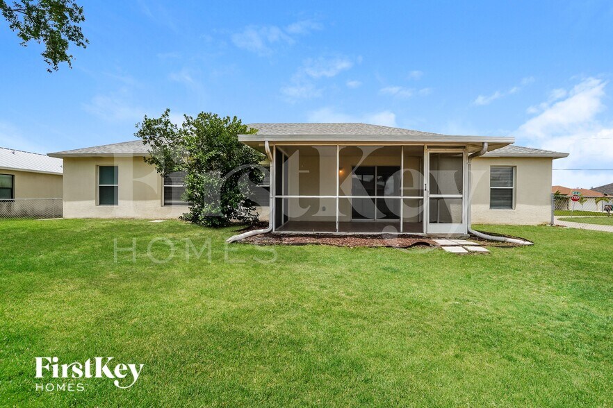 Building Photo - 1229 SW 18th Ave