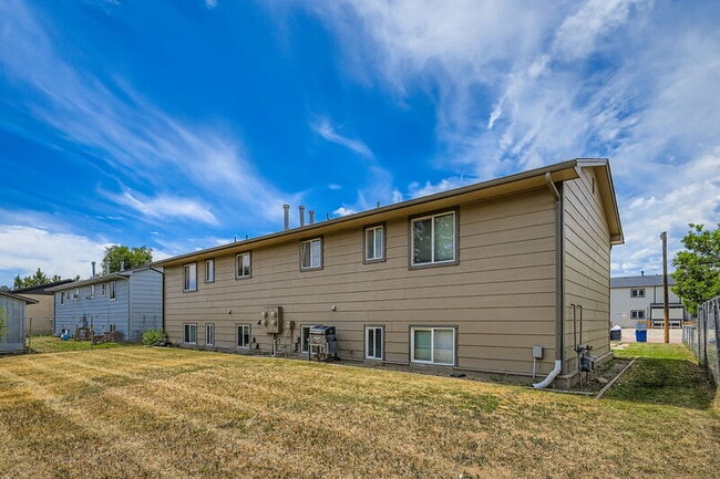 Building Photo - 6654 Provincial Dr