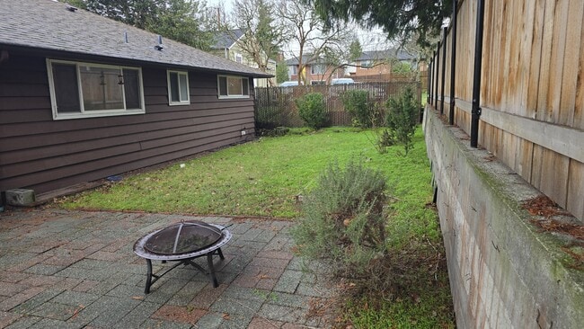 Building Photo - 6546 25th Ave NE